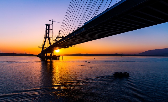 9h26建設中的鄱陽湖特大橋  江民海.jpg