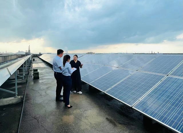 6r九江銀行鷹潭分行員工調(diào)研企業(yè)綠色發(fā)展情況.jpg